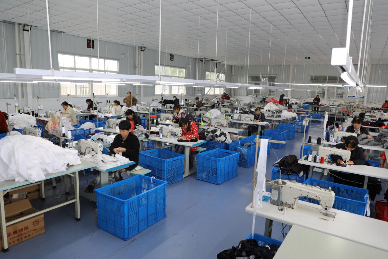 陕西杨陵：一台缝纫机奏响致富曲