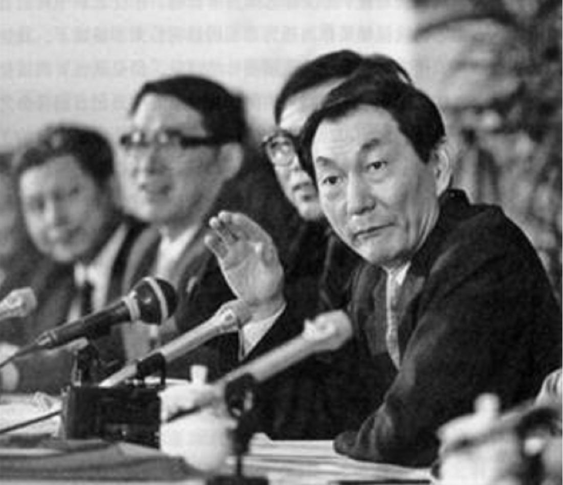 2000年*镕基朱**：我卸任后，人民能说一句，我是清官，我就很满意了