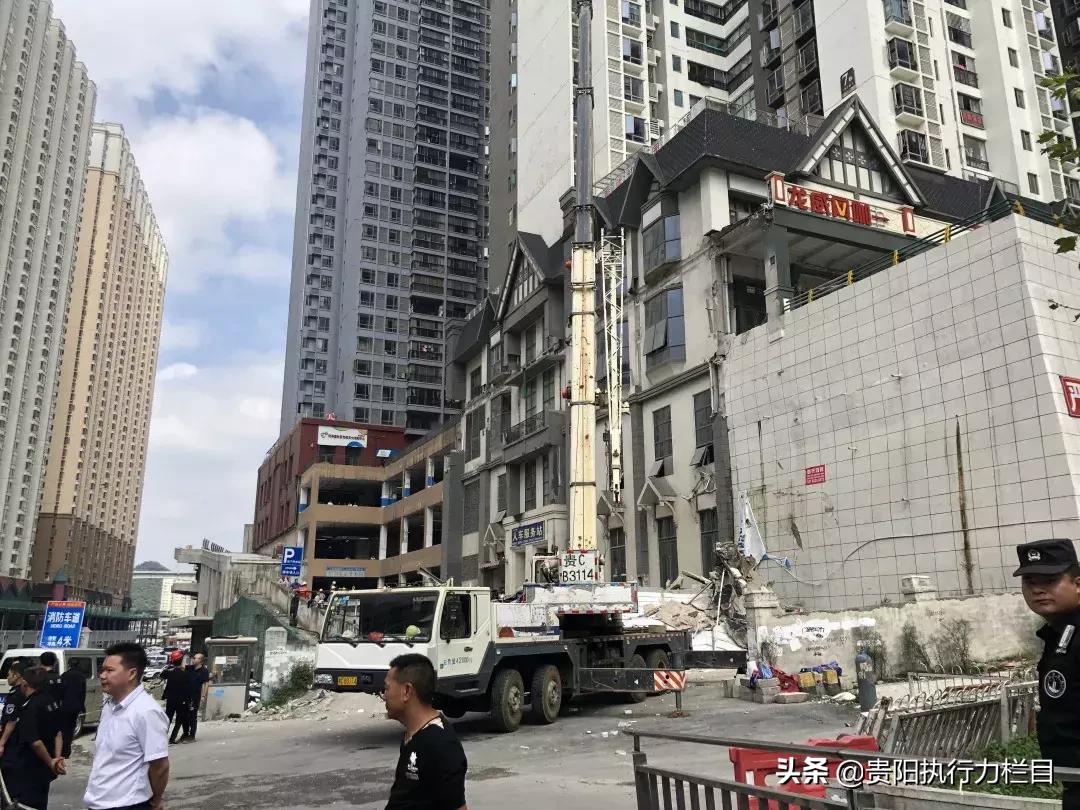 半山小镇连廊倒塌事故,小镇连廊倒塌事故