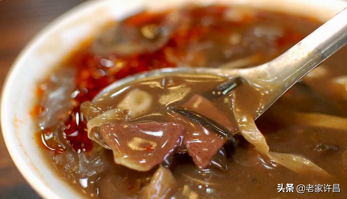 早餐店一块钱一碗的胡辣汤,排队的肉丸胡辣汤