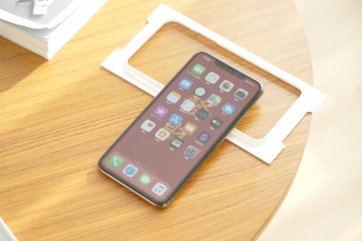 苹果15promax邦克仕康宁钢化膜,iphone15promax邦克仕康宁膜