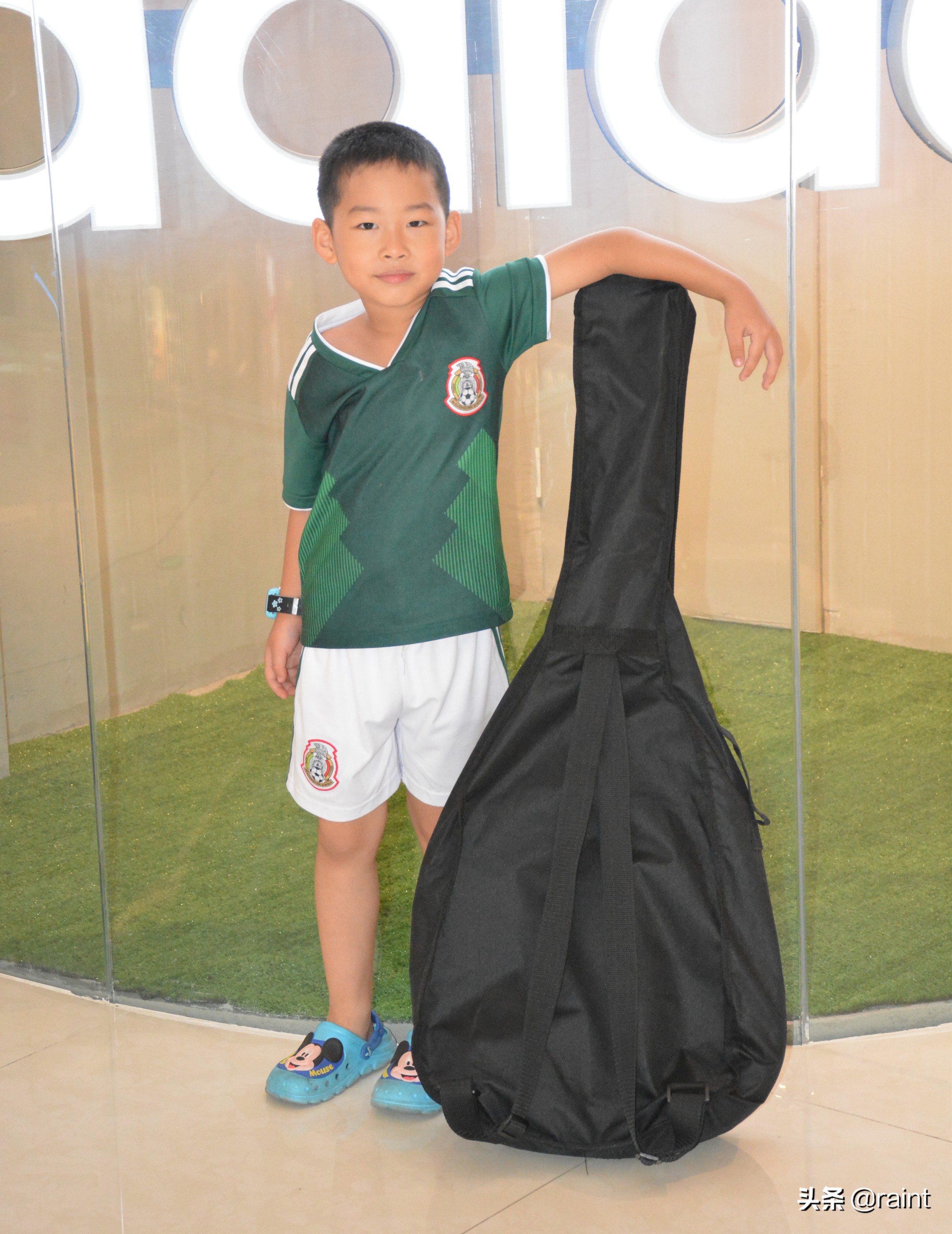 释放狂野,发挥潜能,演风采——力稳旅行吉他体验