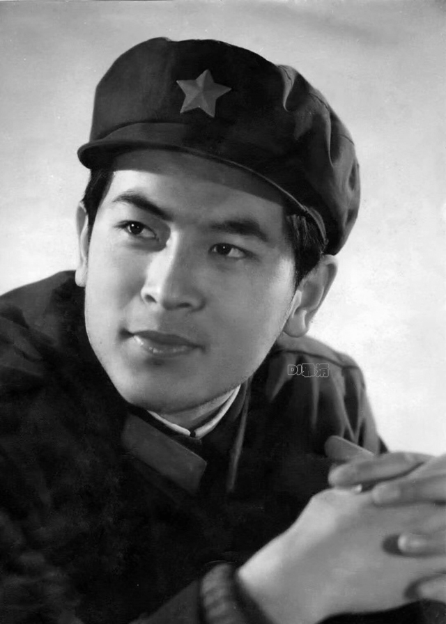 罕见老照片80年代男星,80岁老戏骨全部照片