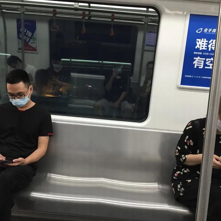 iphone6时隔八年开箱,第一批国行iphone6