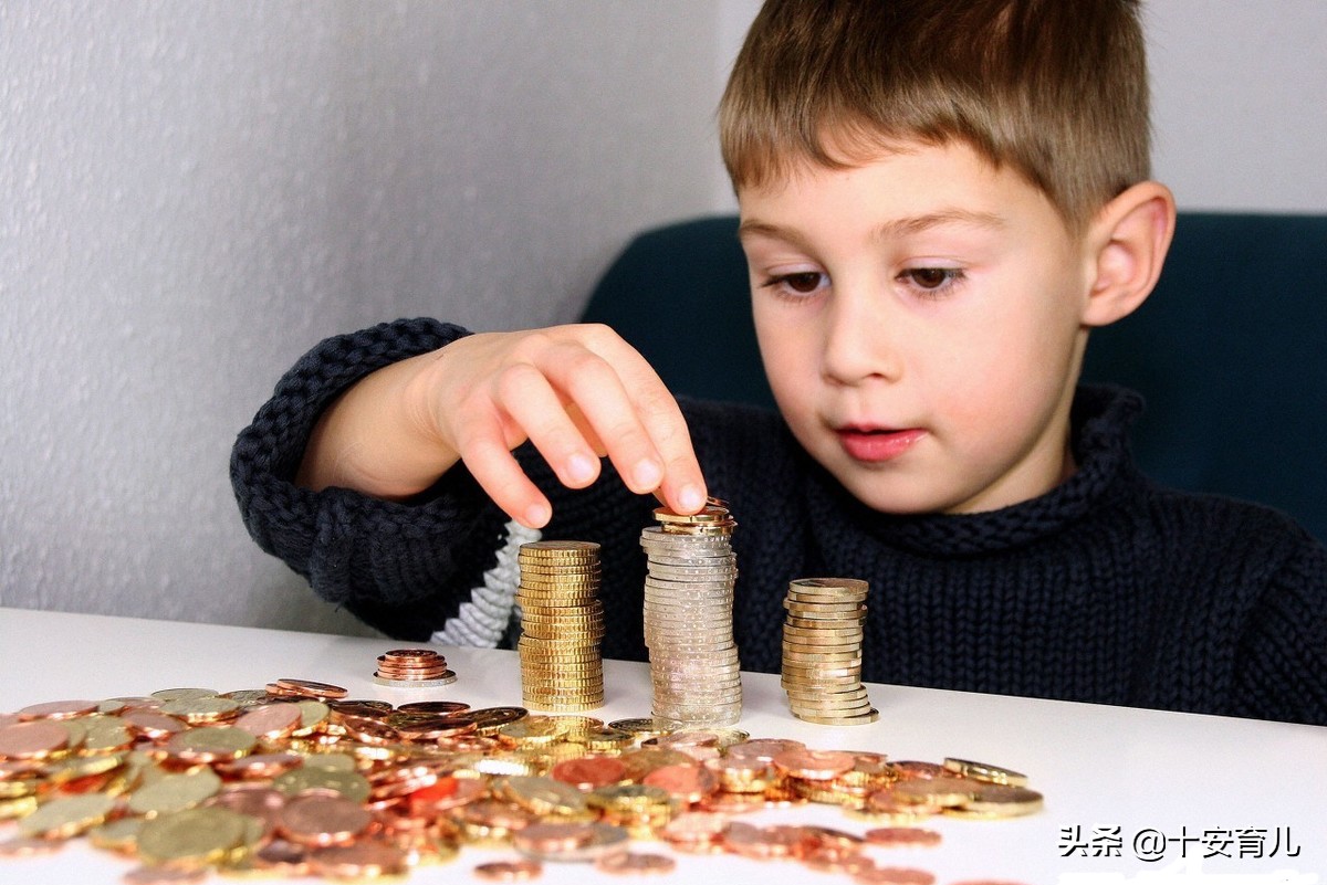 孩子偷偷拿妈妈的钱该怎么教育,小孩偷偷拿妈妈钱怎么办