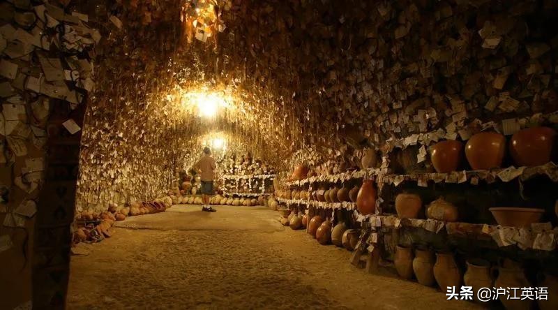 美国特色旅游景点口香糖墙,世上最恶心的景点墙上全是口香糖