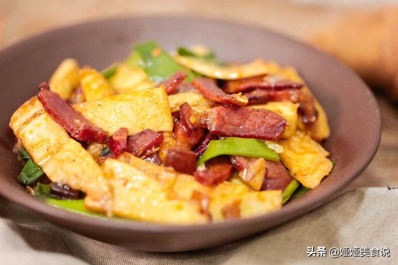 晚餐简单家常菜冬笋炒腊肉开胃菜,这才是竹笋炒腊肉真正的做法