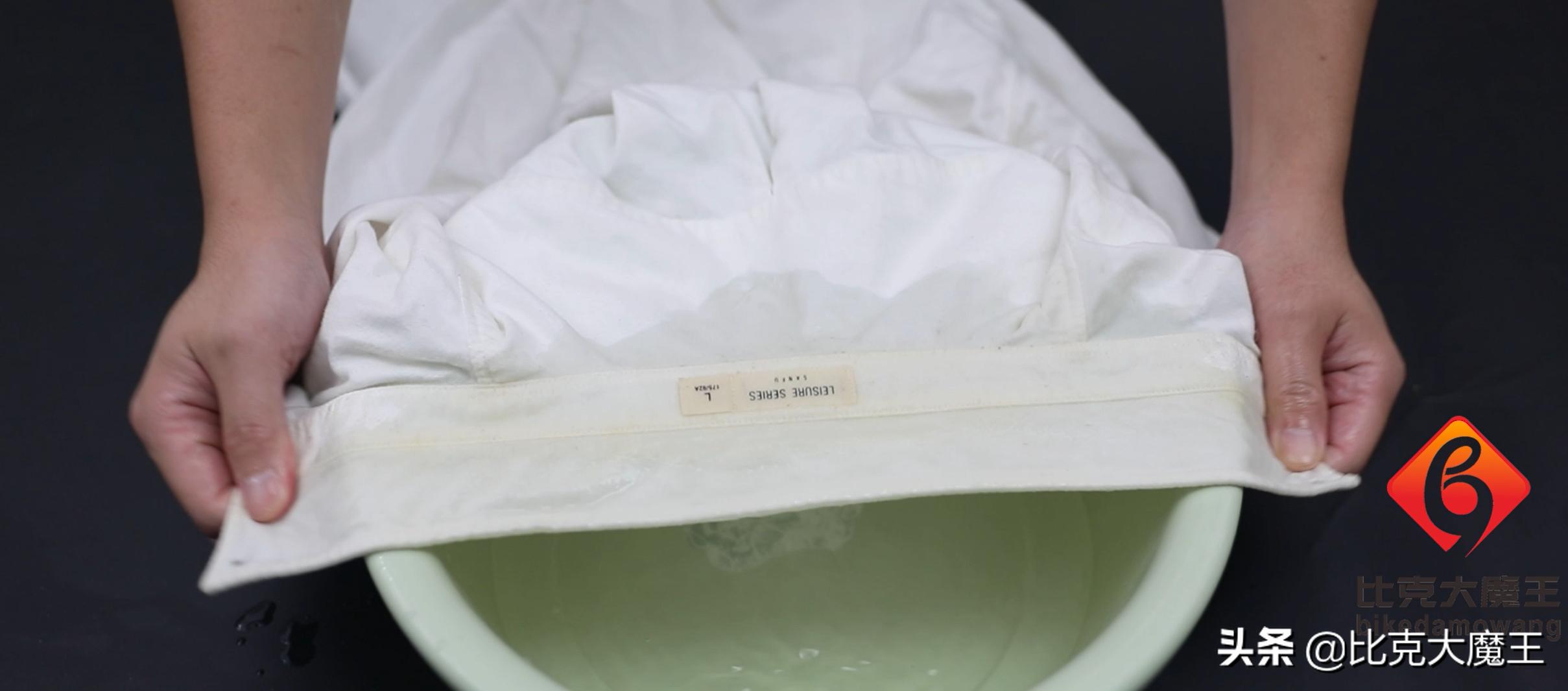 黑色衣服衣领变红色怎么处理,黑色衣服衣领发白怎么恢复黑