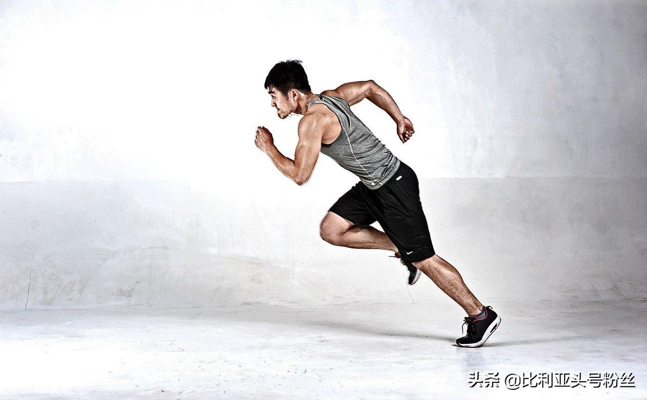 足球运动员为什么腿粗,足球运动员腿肌肉
