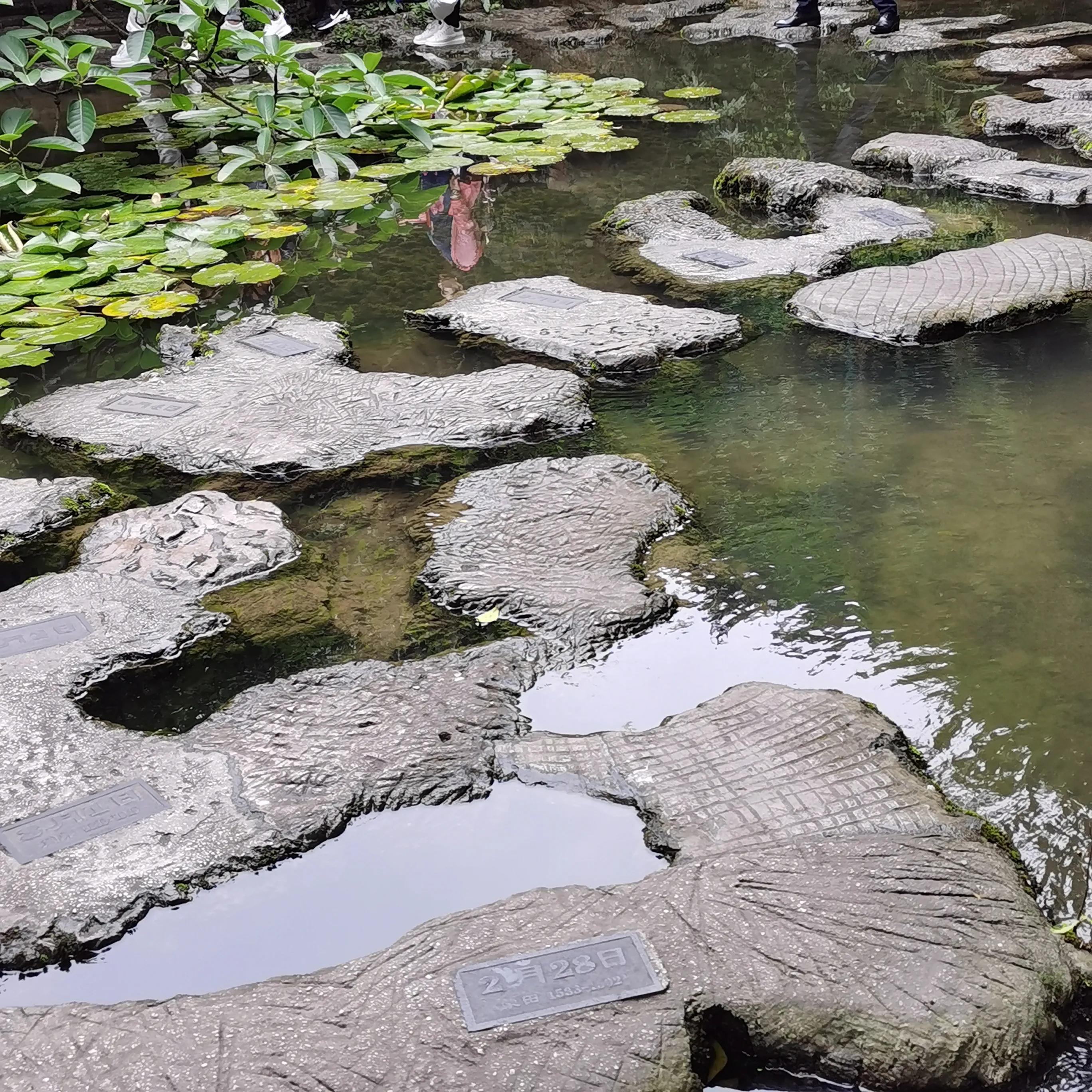 向南方和向北方,登上山顶看美景贵州黄果树瀑布