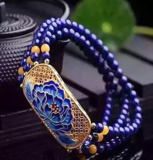 戴起来最舒服的腕饰是它！不是手镯，更不是手串，猜到了吗？