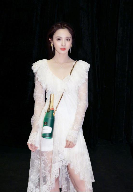 显得不臃肿的棉服,臃肿的棉服怎么穿显瘦又时尚