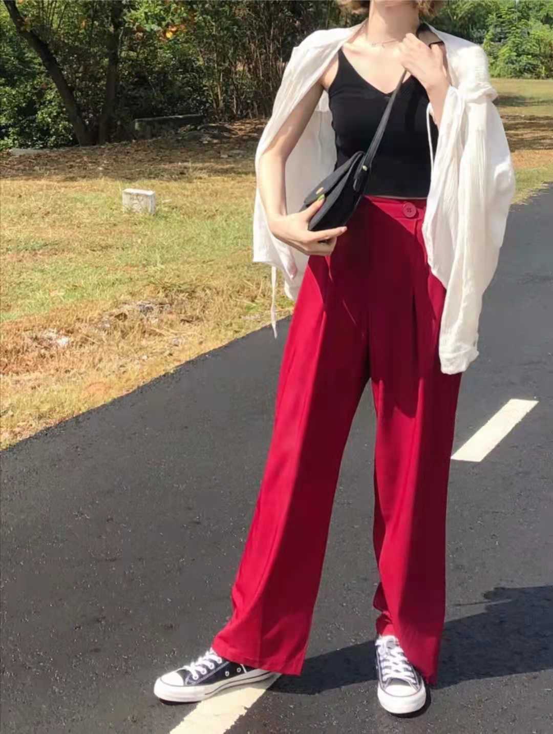 红色连体裤阔腿裤怎么搭配上衣,红色阔腿裤配什么颜色上衣好看