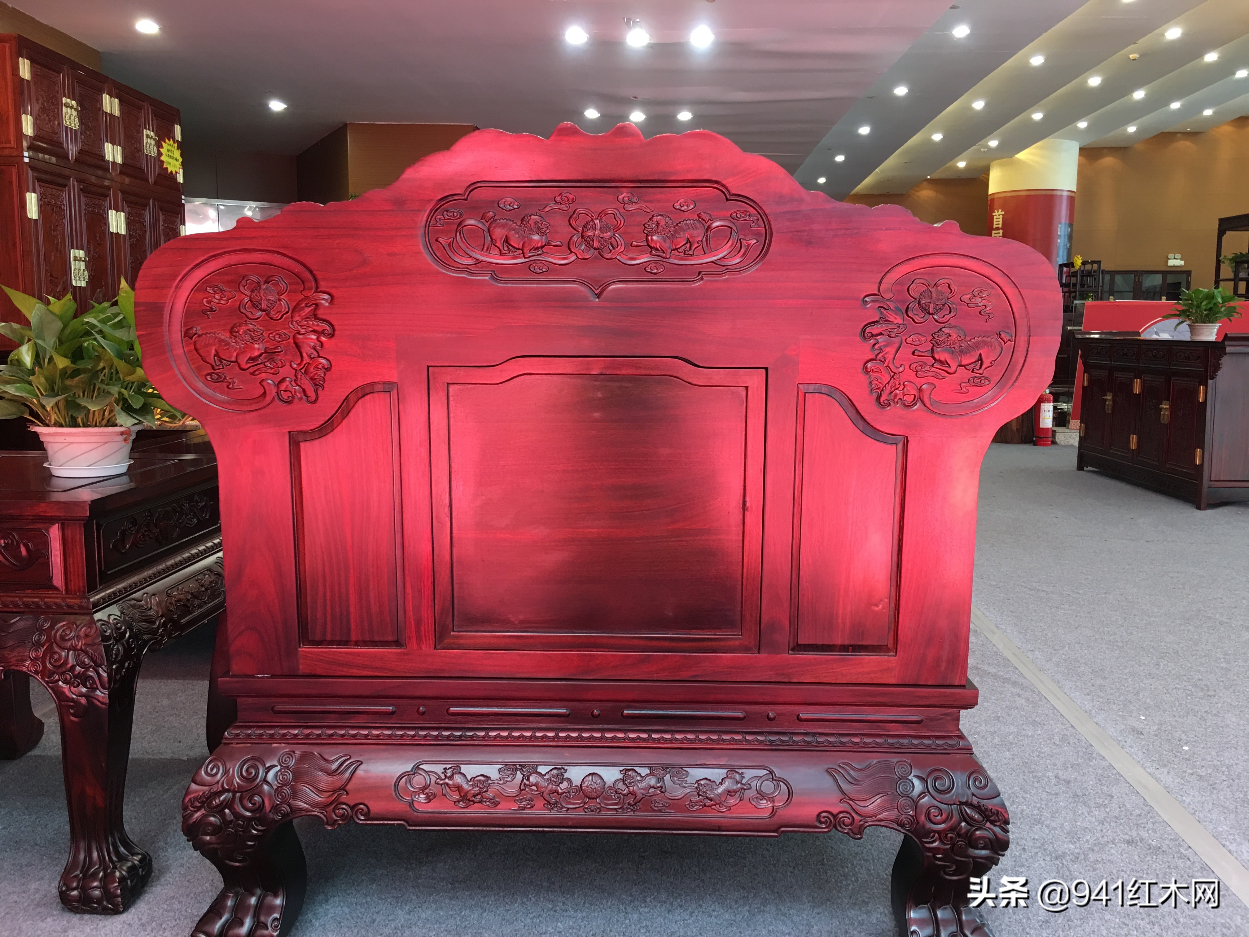 特价红木家具能买吗,现在红木家具价格咋这么便宜