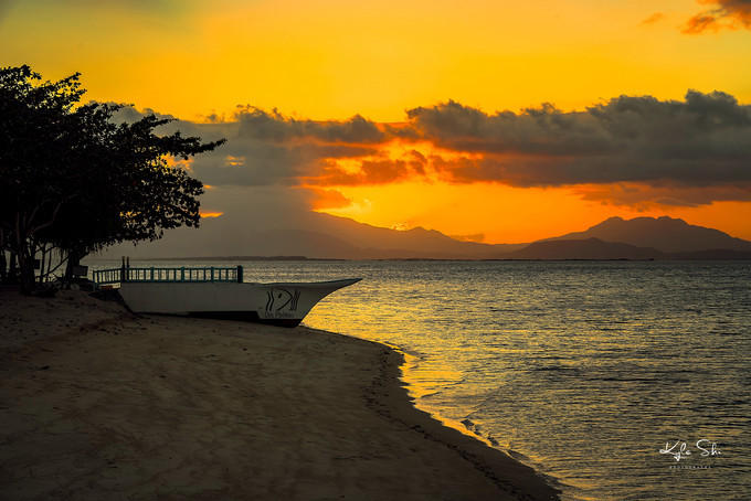 在海洋上与世隔绝的小岛,到大海里面就找一个小岛去生活