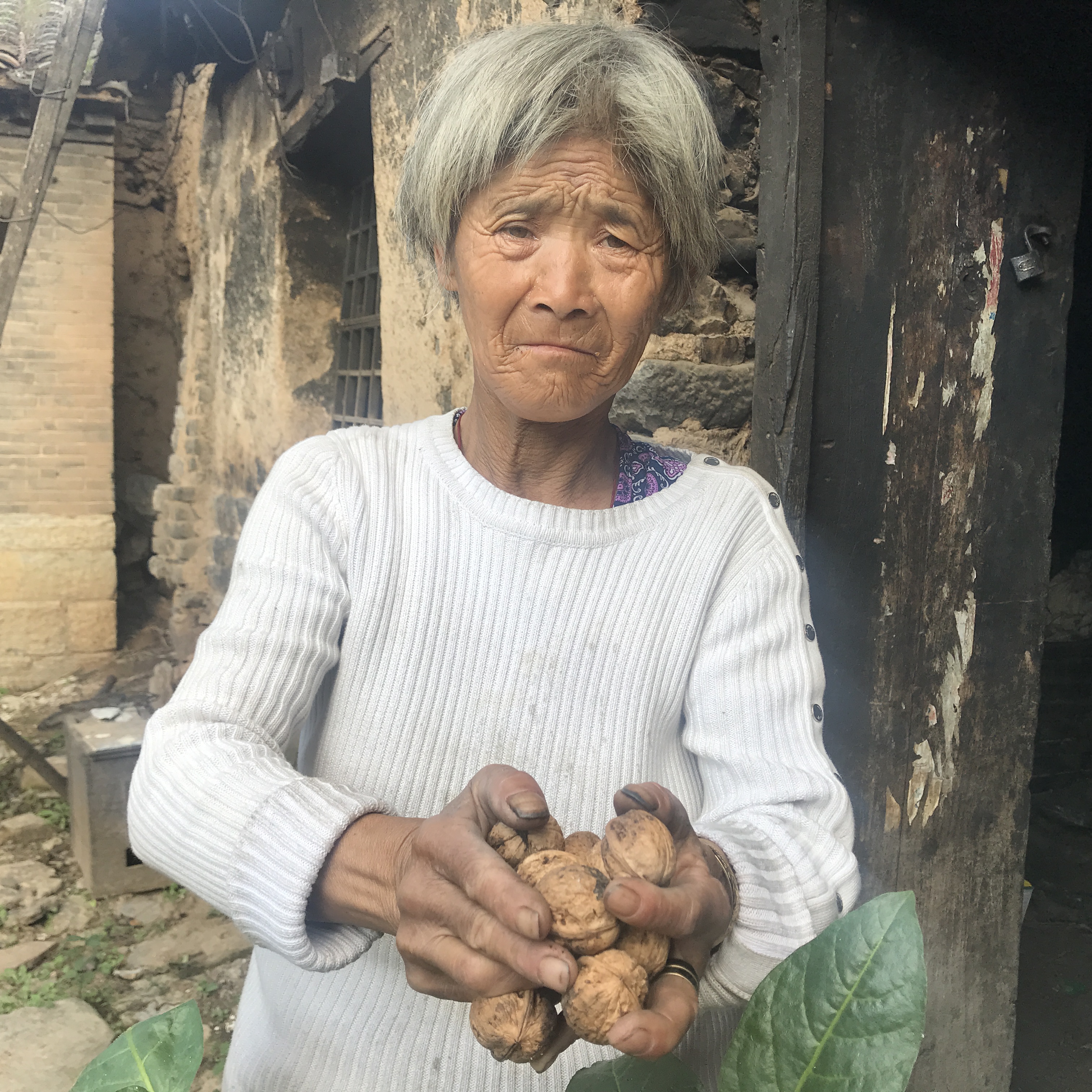 孩子爱吃甜食一嘴小黑牙，此招一出，父母小孩都快乐