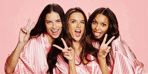 连体泳衣时尚穿搭,2019泳衣穿搭