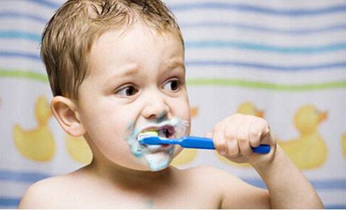 4岁孩子长龋齿，不仅是刷牙的问题，牙医：可能跟这几个习惯有关