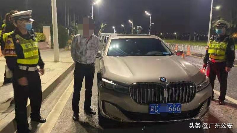 太疯狂男子醉驾冲卡险些撞到民警,男子醉驾强行冲卡致5人受伤