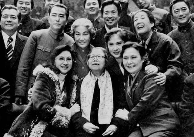 夏梦：金庸的梦中情人，刘德华的伯乐，著名导演为她终生未婚