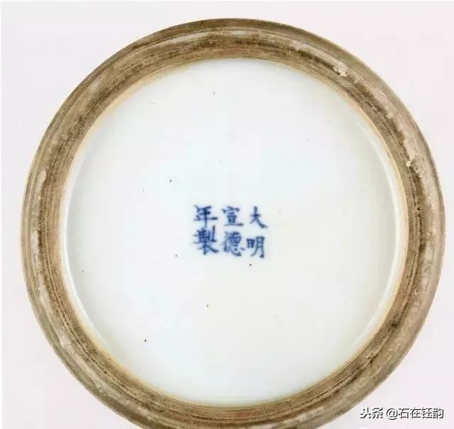 宣德窑瓷器款识及历代仿款,宣德款识周围有没有图案