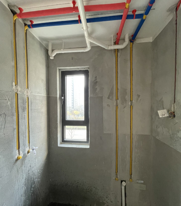 不供暖地暖管里的水要不要排出来,冬天不供暖地暖管的水用排出来吗