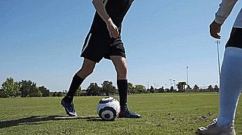 巴西足球十大过人高手,巴西球星莱昂纳多过人