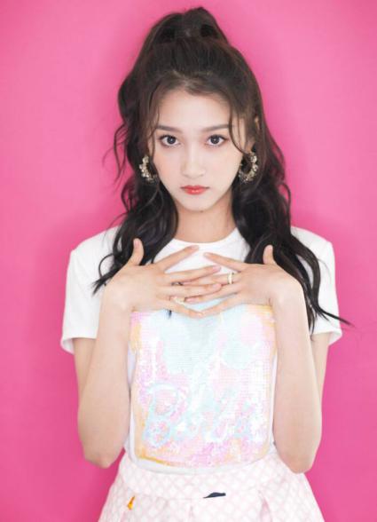 “空气刘海”退位了，今年流行这4种刘海，关晓彤、昆凌都上头了