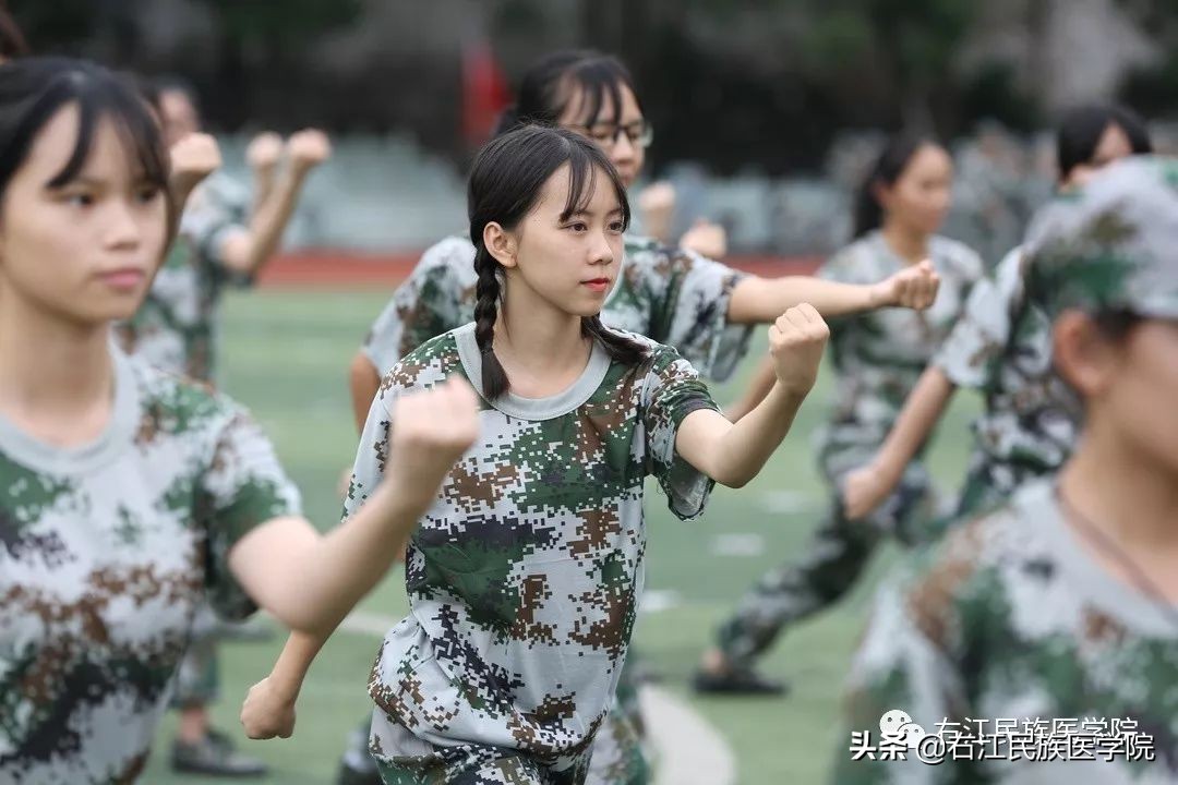 军训和教官发生的趣事,军训和教官甜蜜小事