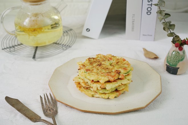 西葫芦饼的8种做法,金黄西葫芦饼正宗做法