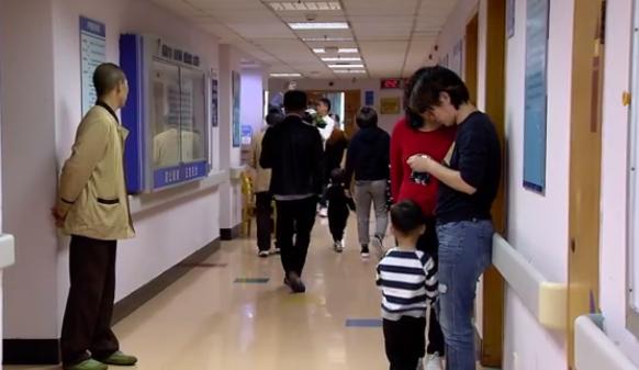 新生儿假性乳房发育,新生儿乳房发育是什么症状