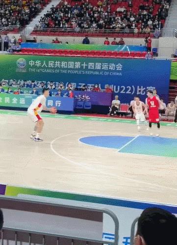 曼联b费罚点球,逗妹吐槽视频