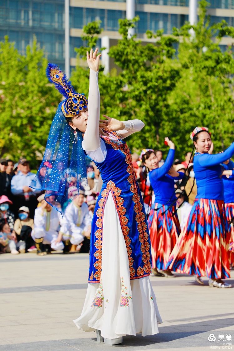 洛阳牡丹广场新疆舞视频,洛阳牡丹广场爵士舞