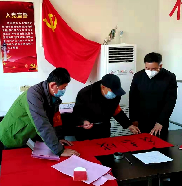 村两委班子疫情防控,村干部齐上阵一线抗疫情