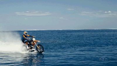 酷炫机车轰炸“洋沙湖”，哈雷电音之夜引爆“欢乐水世界”