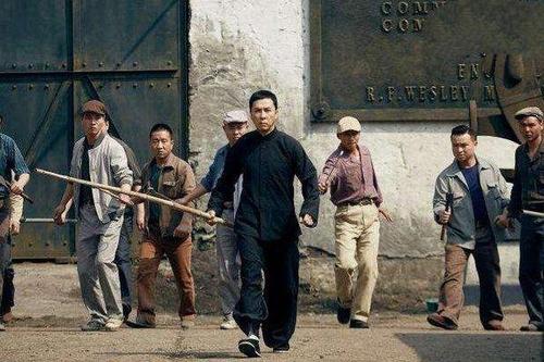 李小龙更厉害还是叶问更厉害,叶问一代宗师李小龙