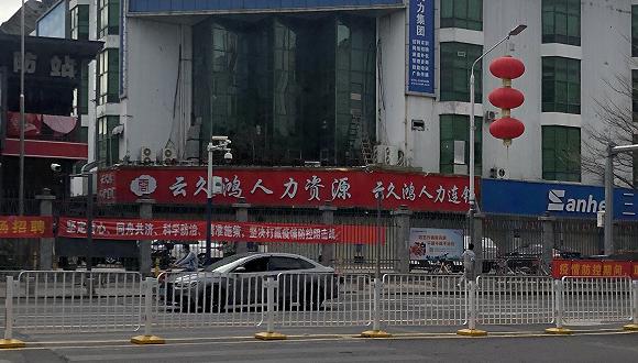 娣卞湷涓夊拰闇插琛楀ご,娣卞湷涓夊拰琛楀ご闇插