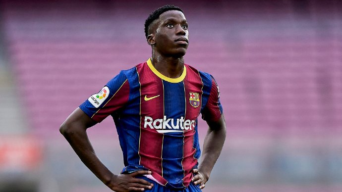 同样是巴萨小将，一个待在看台，一个能让核心“让位”，差距来了