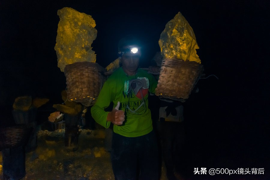 蓝火，是游客追逐和观赏对象；而硫磺矿，更是矿工赖以生存的物品