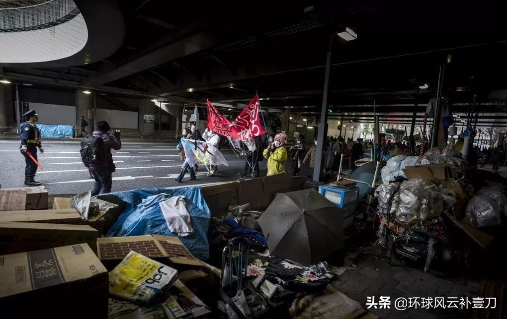 便利店下架小黄书，背后竟是日本沦落？