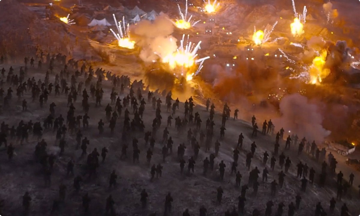 长津湖给易烊千玺送围巾的女孩,长津湖给易烊千玺送围巾