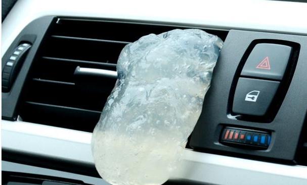 开车多年才明白，车内灰尘多别用毛巾擦，一个土法子，天天开新车