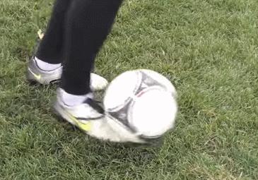 侧凌空射门的正确方法,凌空射门教学