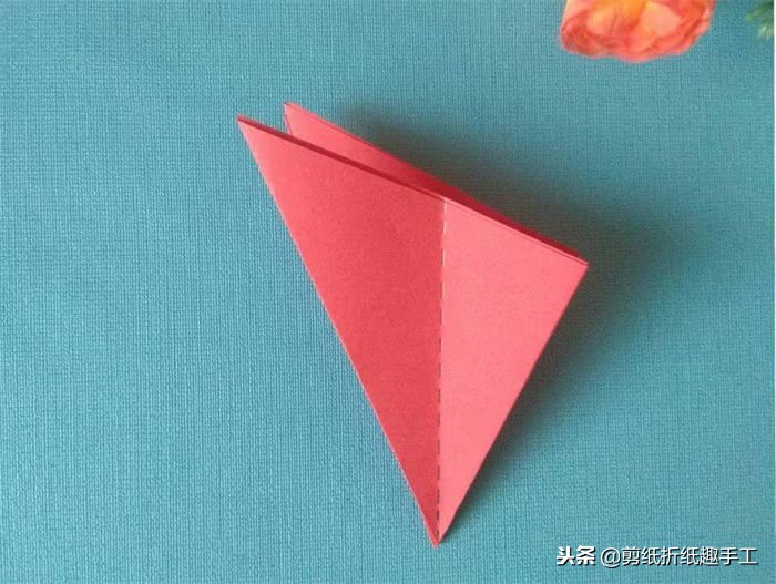 五瓣花窗花的剪纸过程,剪纸教程五瓣心形窗花的剪纸方法