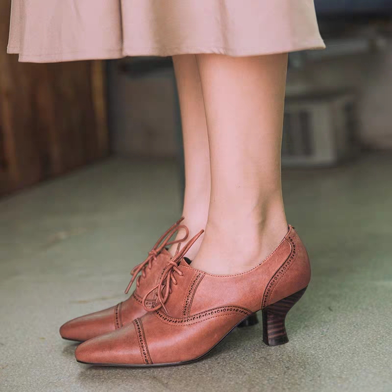 什么样的粗跟高跟鞋穿着舒服秋冬,今年流行的粗跟高跟鞋秋冬款