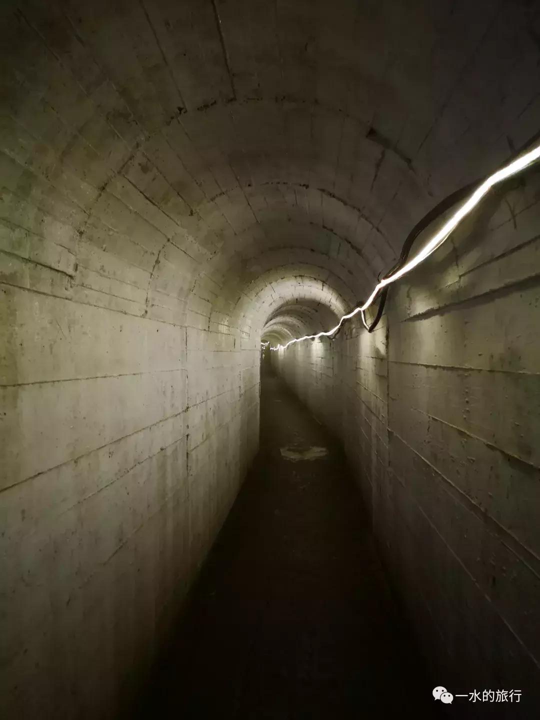 这座海中小岛与秦始皇有关，去的人很少，原生态未开发