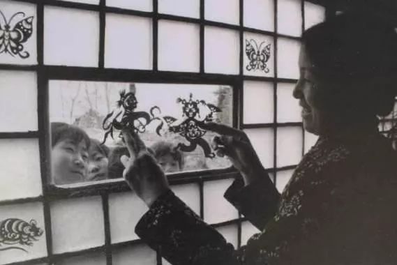 九张反映过年气氛的照片,百张罕见的过年老照片这才是年味