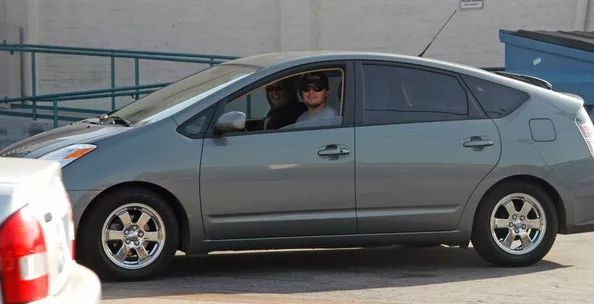 ladygaga不穿鞋子的照片,ladygaga养鸡