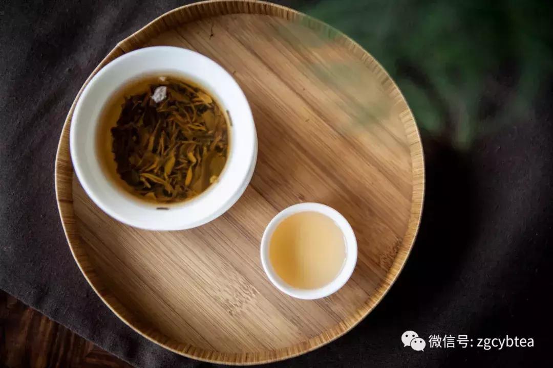 喝茶的时候总感觉嘴里咸得很,喝茶嘴里发甜咋回事