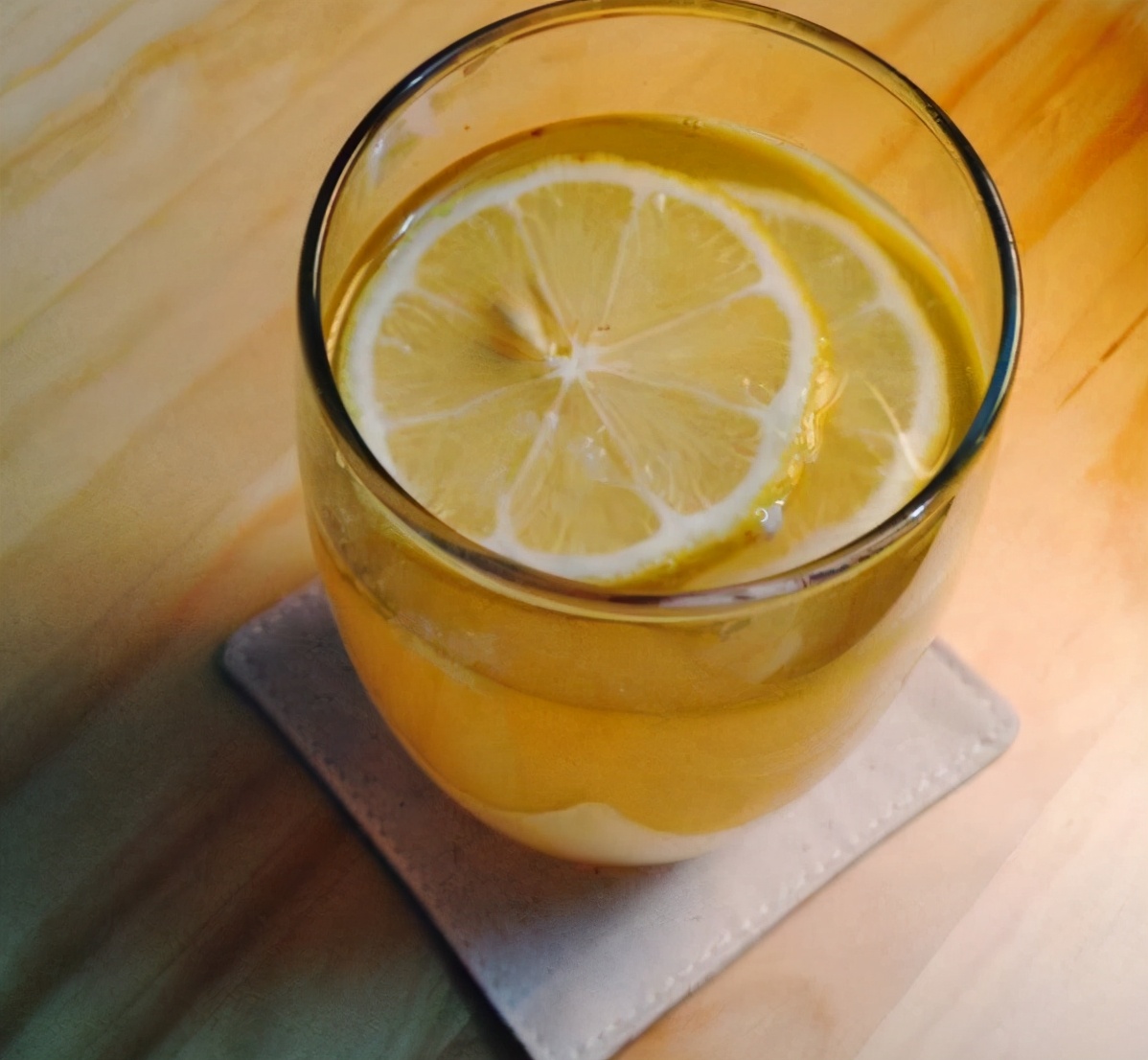 吃牛排端上来的柠檬水 (为什么吃牛排要先上一杯柠檬水)